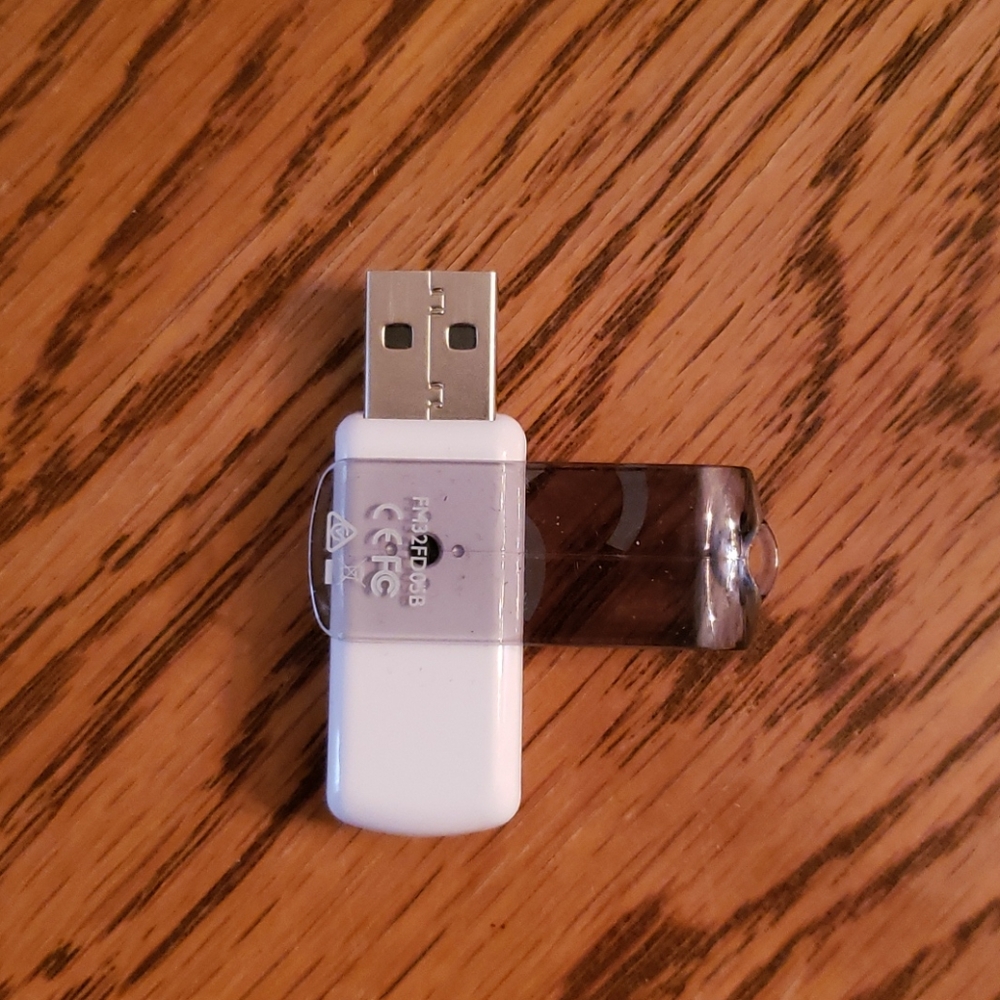 32GB Flash Drive - Picture 2 of 2